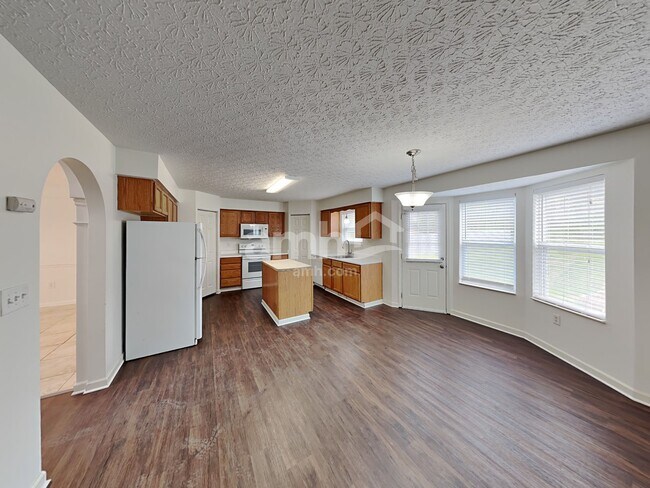 Building Photo - 224 Essex Pl