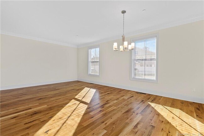 Foto del edificio - 73 W Main St