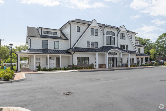 Building Photo - Lofts on Ocean