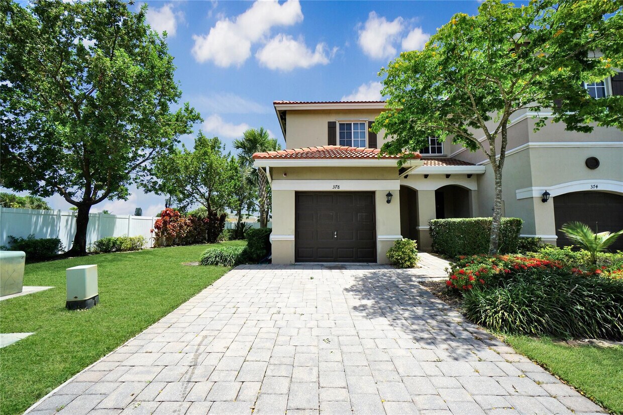 Foto principal - 378 NE 47th Pl