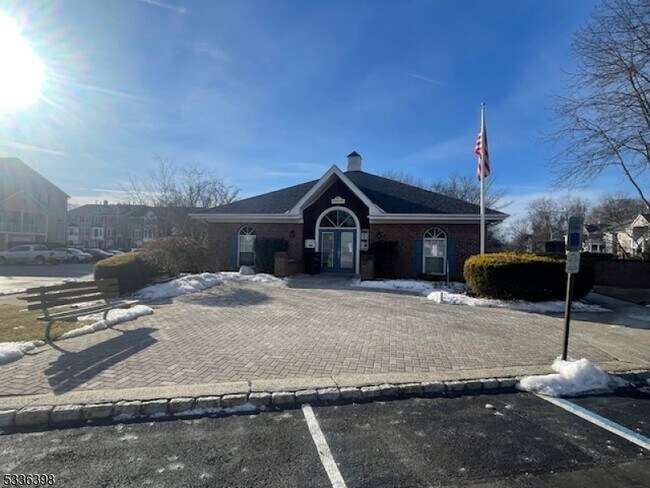 Foto del edificio - 827 Juniper Way