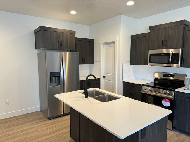 Foto del edificio - Brand New Townhome in South Desert