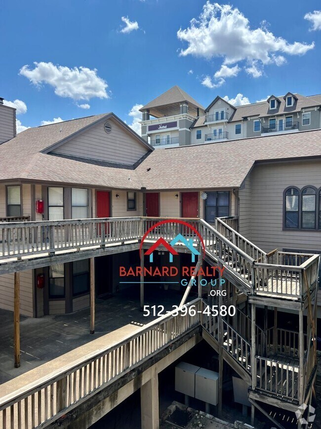 Building Photo - 402 N Fredericksburg St