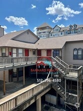 Building Photo - 402 N Fredericksburg St