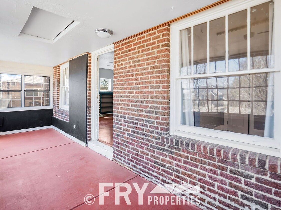 Primary Photo - Updated Home Near Highlands and Edgewater