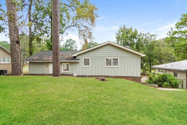 Foto del edificio - 2040 Shady Ln