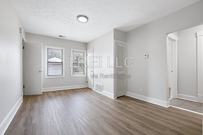 Building Photo - 1273 S Clay St