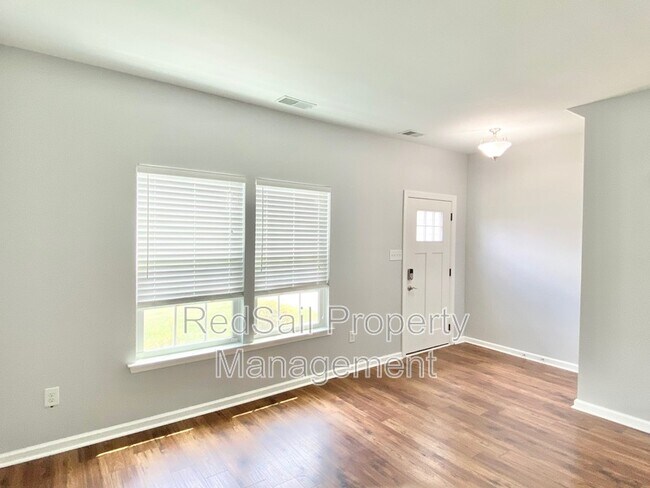 Building Photo - 642 Kelso Dr