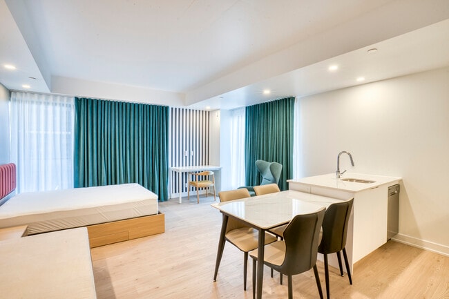 Building Photo - Luxo