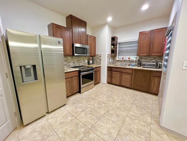 Building Photo - 5405 Montevista Dr