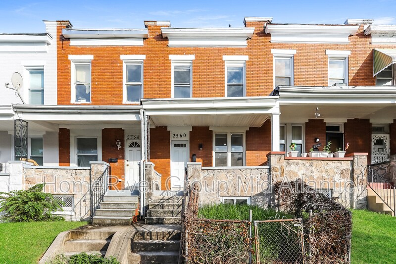 Foto principal - 2560 Robb St