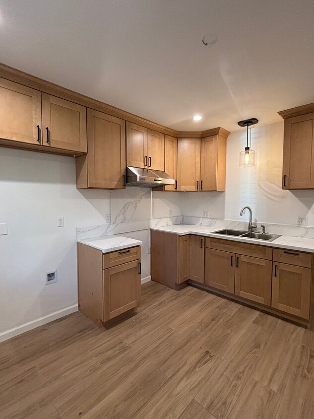 Primary Photo - 860 N Mar Vista Ave