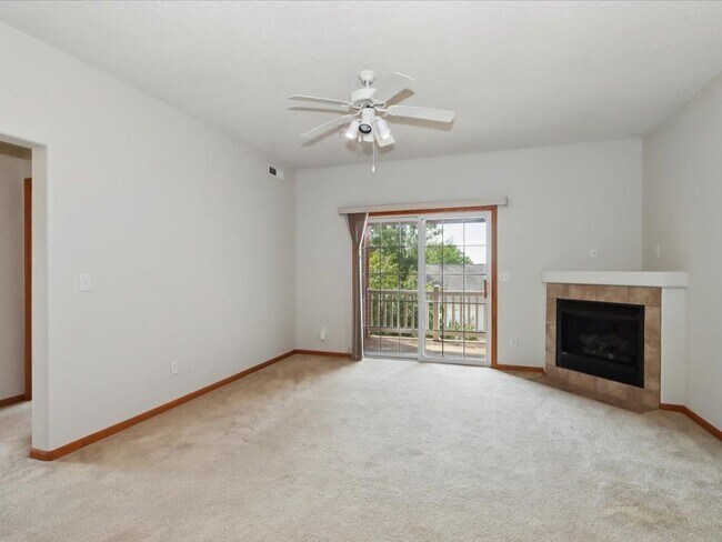 Building Photo - AVAILABLE AUGUST 2026!!!  2 Bedroom Condo in amazing neighborhood on Iowa City NE Side
