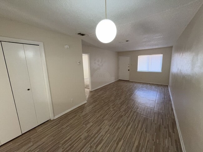 Building Photo - 1209 Wales Dr