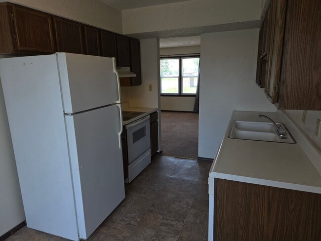 Building Photo - 306 W Southampton Dr