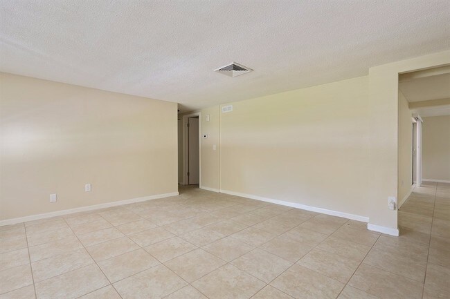 Foto del edificio - 7701 Cumber Dr