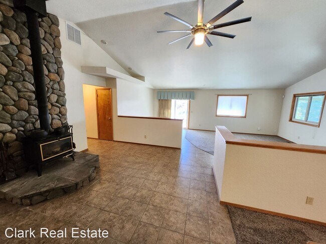 Building Photo - 3 br, 2 bath House - 300 Neilson Road