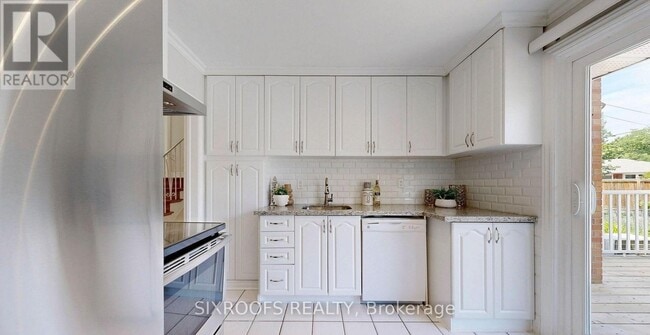 Building Photo - 60 Beacham Crescent