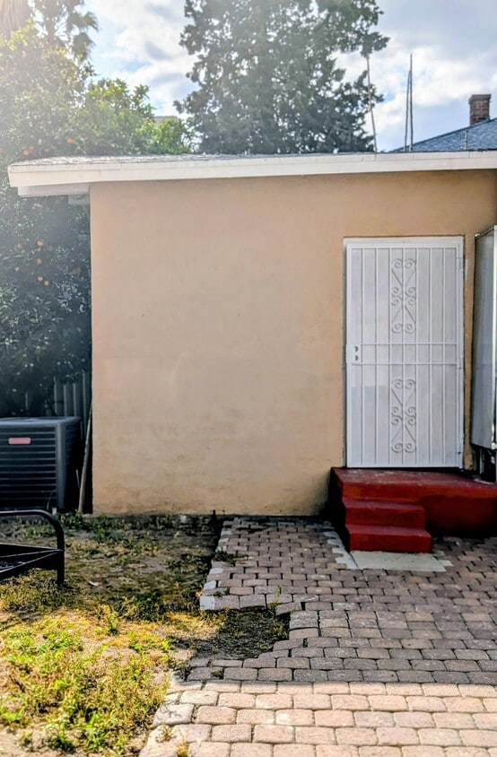 Primary Photo - 447 W 18th St