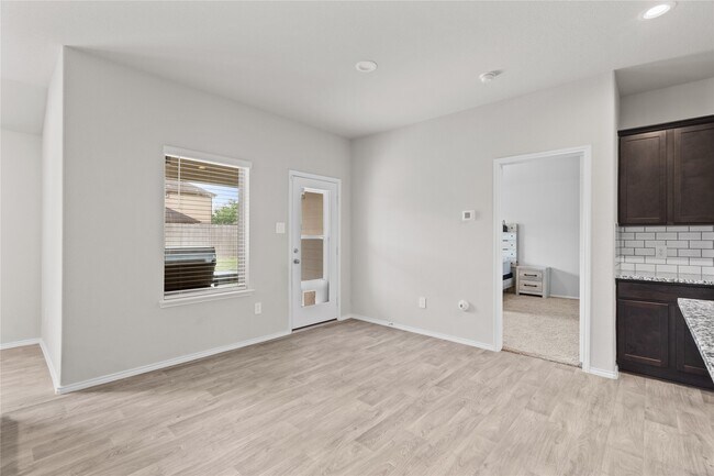 Building Photo - 10929 33rd Ave N