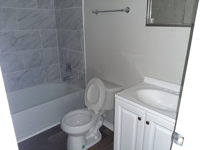 Foto del edificio - 17996 Magnolia