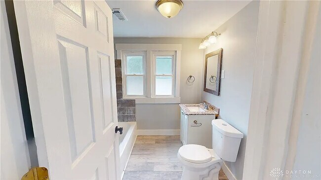 Foto del edificio - 2228 Wayne Ave