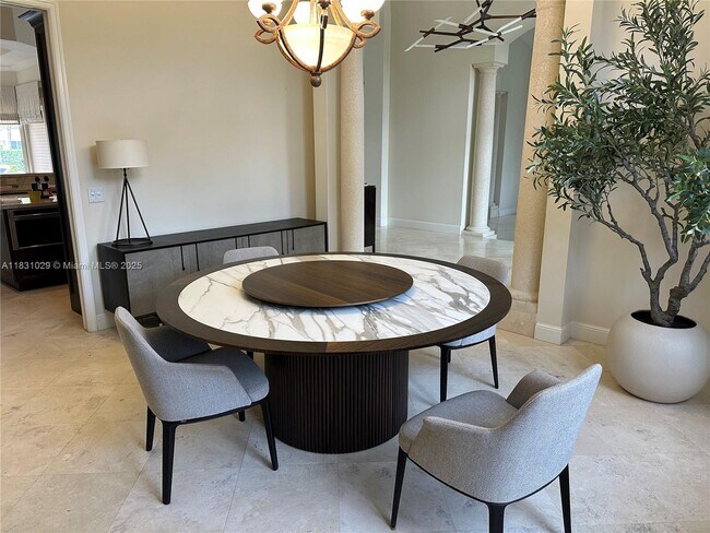 Foto del edificio - 2534 Montclaire Ct