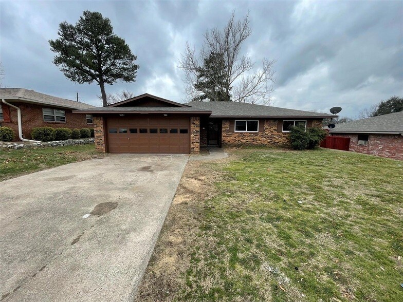 Primary Photo - 2508 Easy St