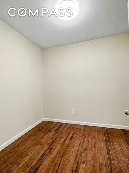 Foto del edificio - 270 E 78th St