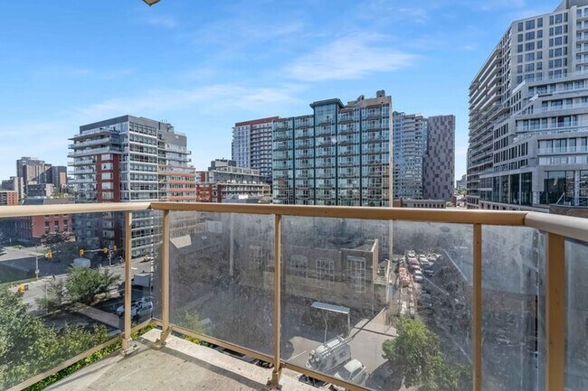 Building Photo - 145 York St