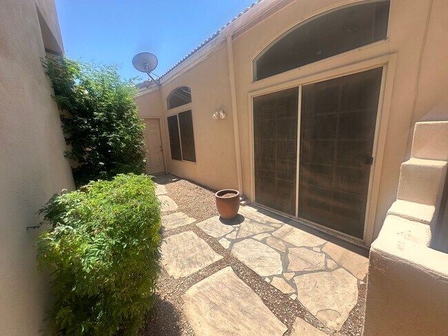 Building Photo - AHWATUKEE GATED, REMODELED SINGLE LEVEL 2 ...