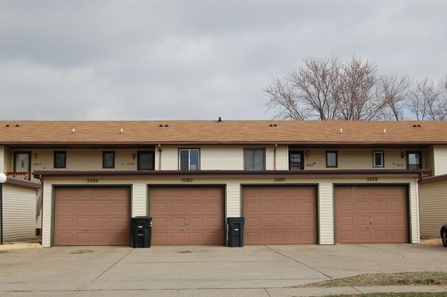 Building Photo - Ground-level condo featuring 2 bedrooms and 1 full bathroom, along with a detached garage.
