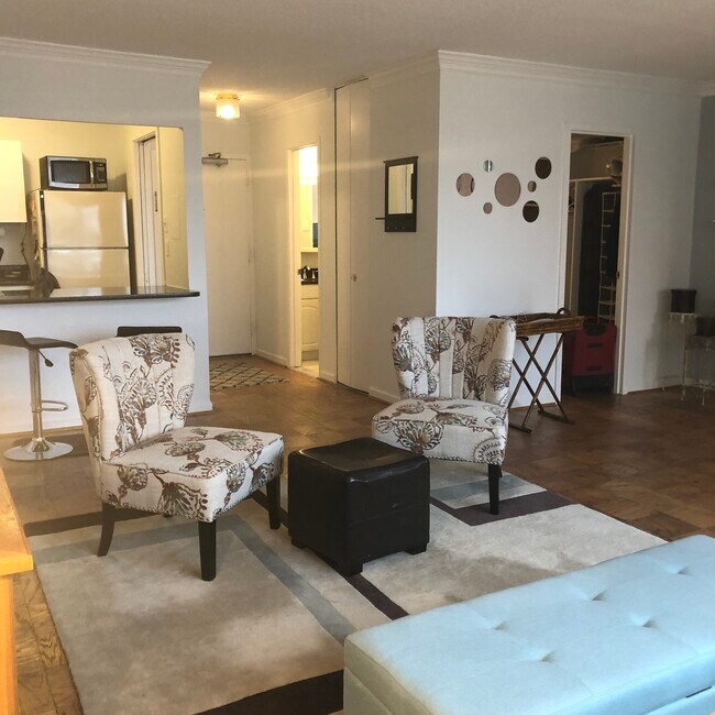 Fully stocked kitchen - 5500 Friendship Blvd Apartment