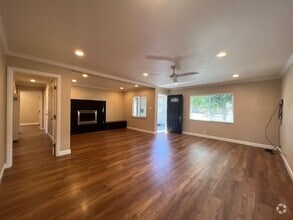 Building Photo - 3095 Calzar Dr