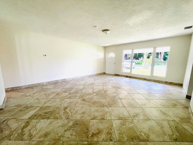 Foto del edificio - Spacious 2 Bed/2Bath House for Rent in West Bradenton