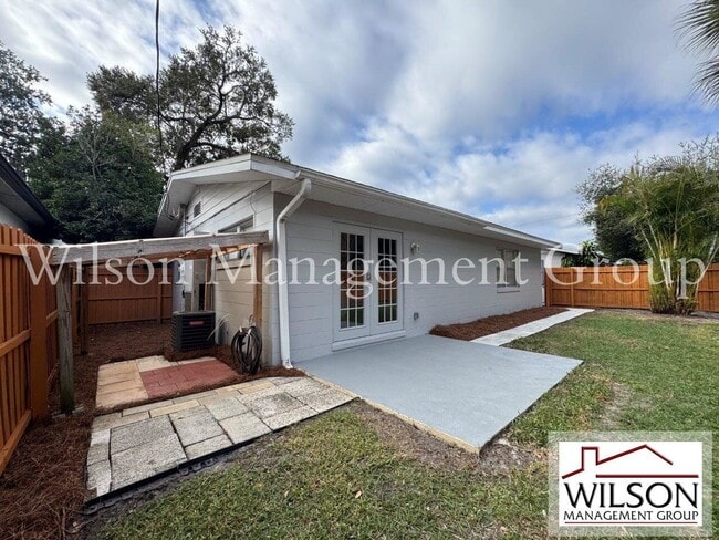 Building Photo - 623 Rugby St