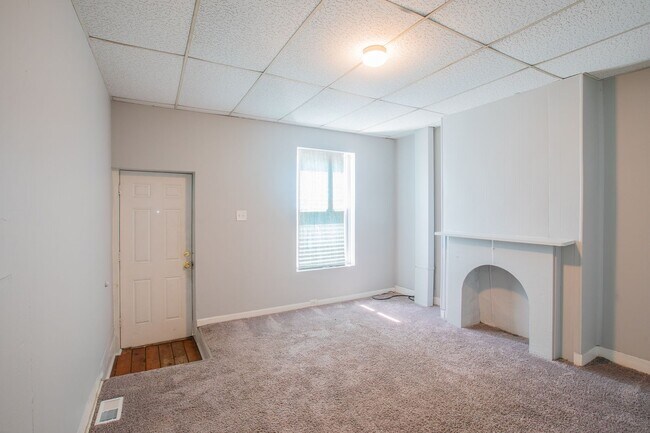 Building Photo - Lovely 3 BR/1 BA EOG Townhome in Brooklyn!