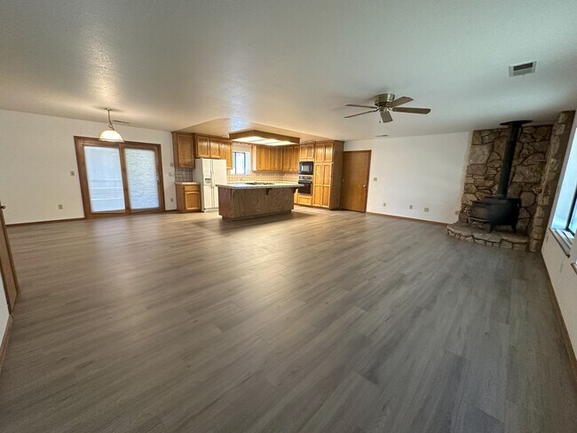 Building Photo - 2 Bedroom 2 Bathroom home