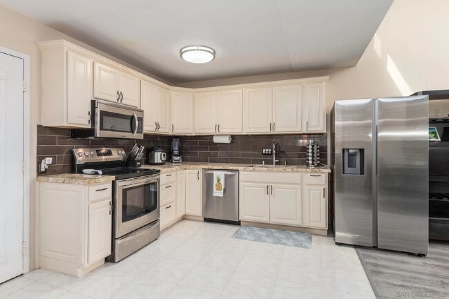 Foto del edificio - 8034 Linda Vista Rd