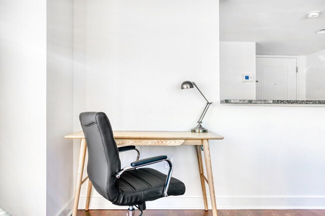 Building Photo - 400 8th St NW