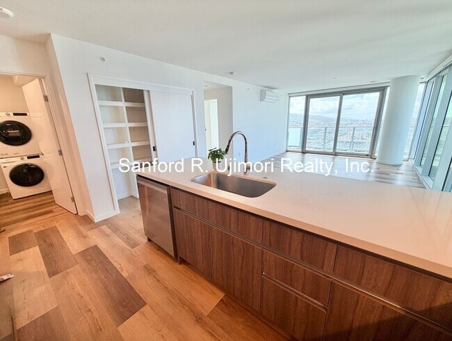 Building Photo - lion4301
