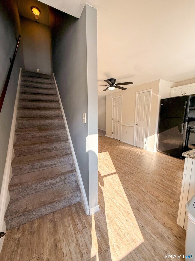 Foto del edificio - 39 Horton Hill Rd