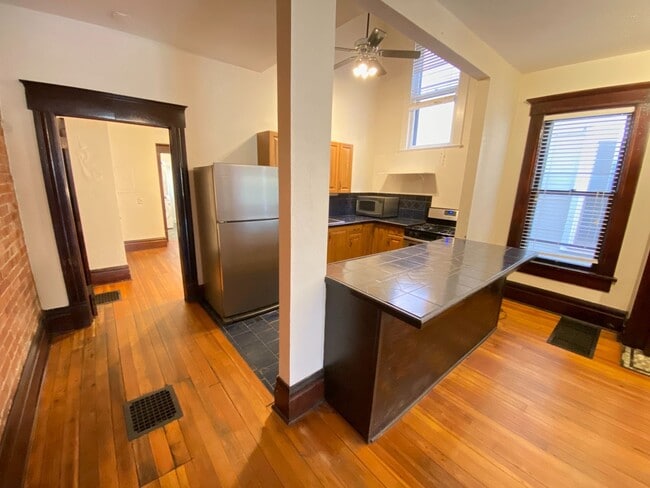 Foto del edificio - Dennison Ave 866-868 CR