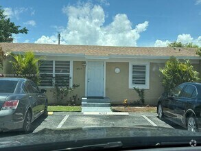 Building Photo - 4707 Martha Louise Dr
