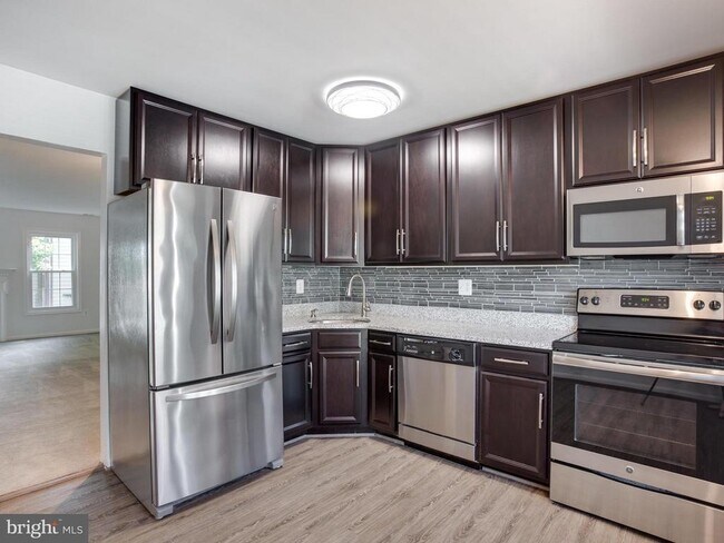 Foto del edificio - 1447 Chatham Ct