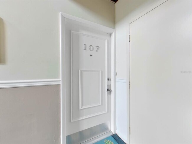 Building Photo - 556 Plaza Seville Ct