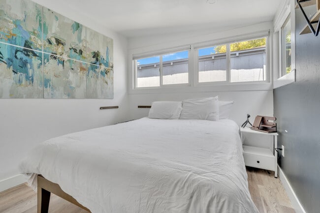 Building Photo - 4129 Vermont St