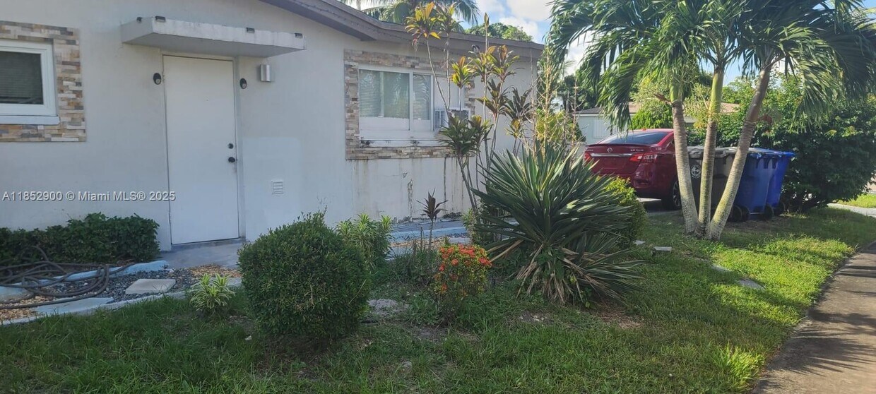Foto principal - 4795 NW 42nd St