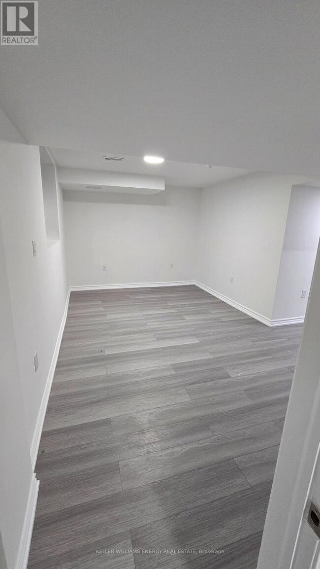 Building Photo - 36 Crombie St