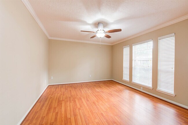 Building Photo - 518 Ellingham Dr